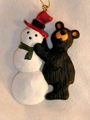 Bear with Snowball Ornament.jpg (30630 bytes)